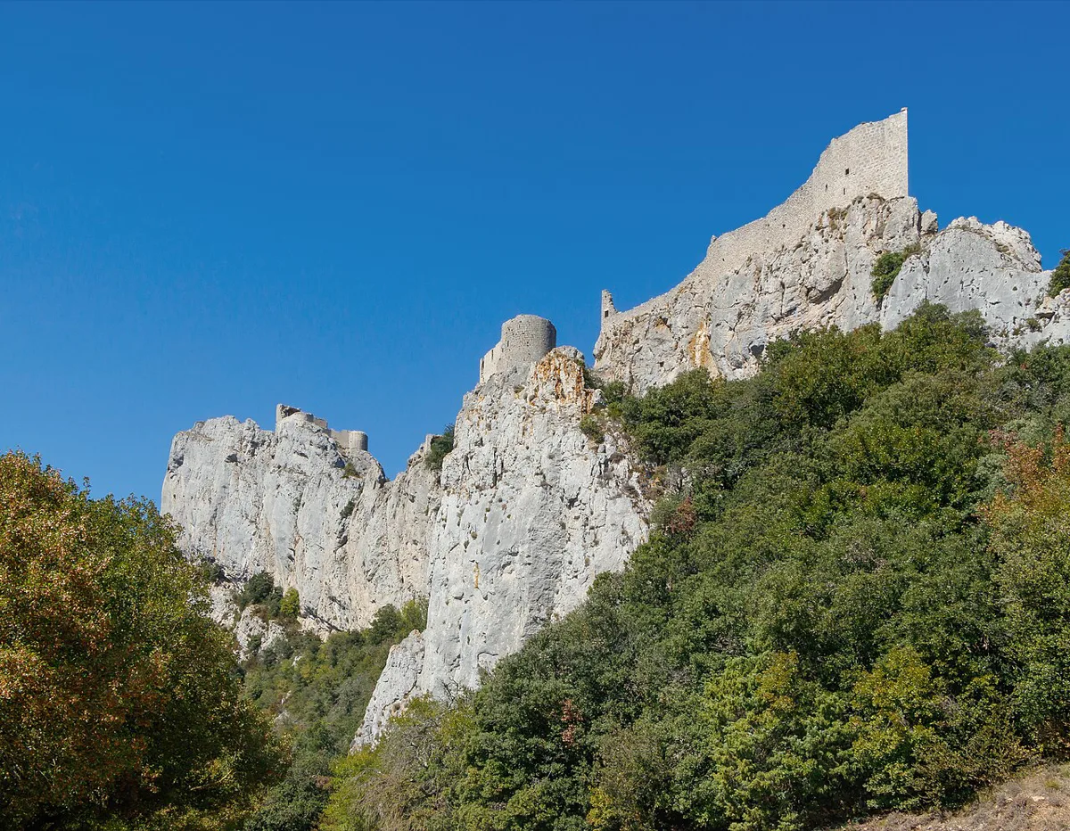 Château de Peyrepertuse, forteresse cathare perchée dans les Corbières