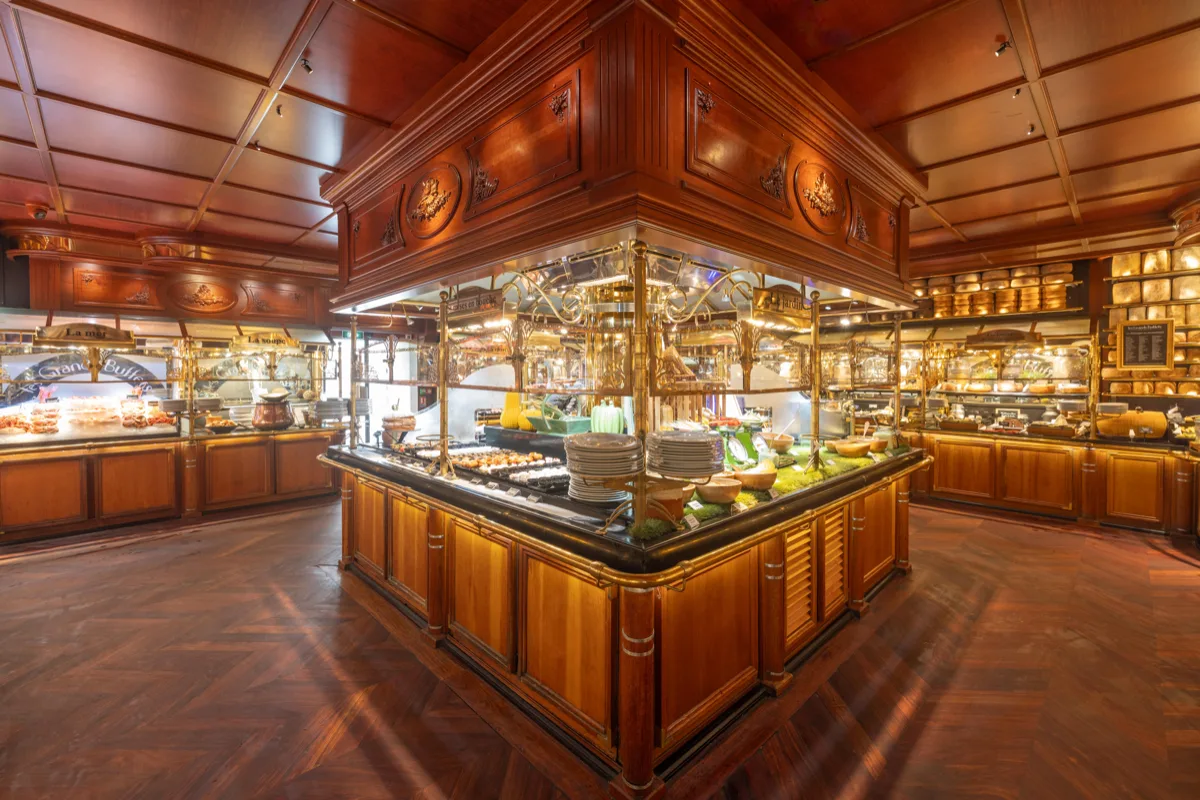 Buffet de hors-d'œuvre aux Grands Buffets de Narbonne