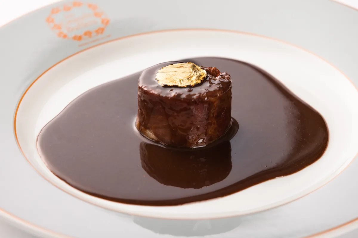 Lièvre à la royale, plat de cuisine française traditionnelle aux Grands Buffets