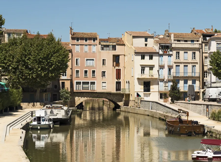Le Pont des Marchands enjambant le Canal de la Robine à Narbonne